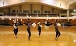 大会で披露したダンスを再現するメンバーたち（京都府宇治市）