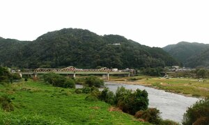 人口が１３００人を割り、京都府内最少の笠置町。乏しい住宅が帰郷や移住の課題として浮かぶ